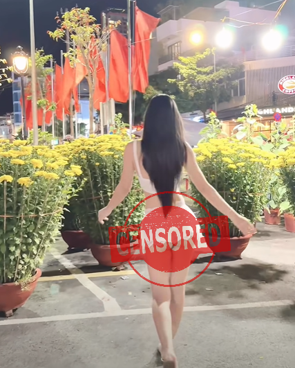 Ngay đầu năm, hot girl này đã gây tranh cãi với trang phục dạo phố vô cùng phản cảm - Ảnh 1.