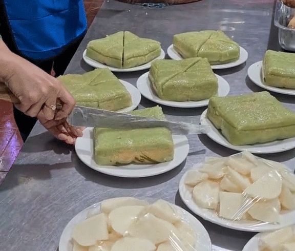 Không phải dùng lạt, làm thế này cắt bánh chưng không lo dính: Đơn giản chỉ 3 bước, ai cũng làm được- Ảnh 1.