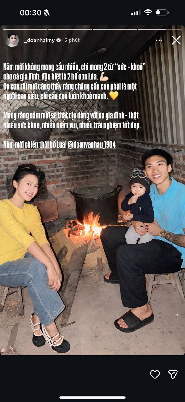 Văn Hậu - Doãn Hải My đón năm mới ở Singapore: Nàng WAG nhắn gửi chồng điều đặc biệt - Ảnh 1.