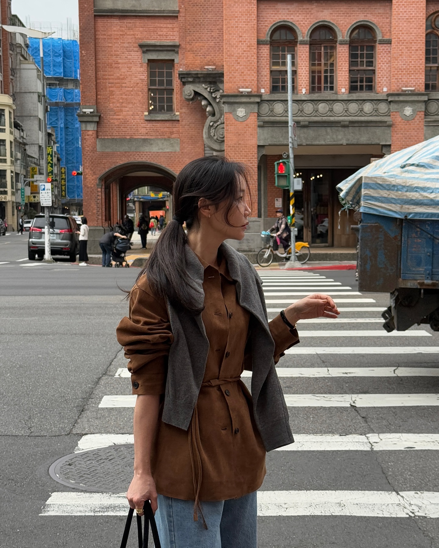 5 gam màu trang phục lên hình "sống ảo" đẹp nhất dịp Tết- Ảnh 2.