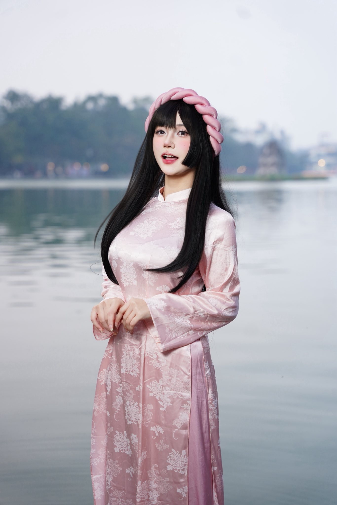 "Thoát vai" nữ coser quyến rũ, Cigw Pols ghi điểm tuyệt đối với bộ ảnh áo dài đón Tết dịu keo - Ảnh 2.