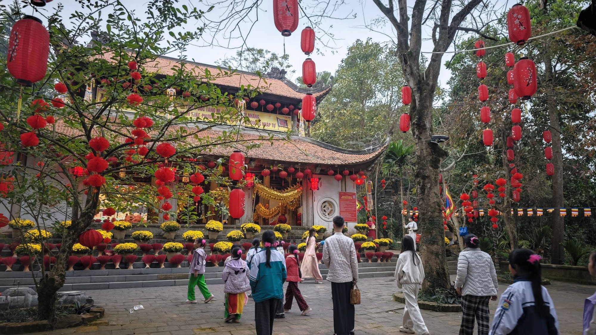 Ngọn núi cao chưa đến 100m, được mệnh danh là "núi rồng": Trên đỉnh có di tích quốc gia gần 1000 tuổi- Ảnh 12.