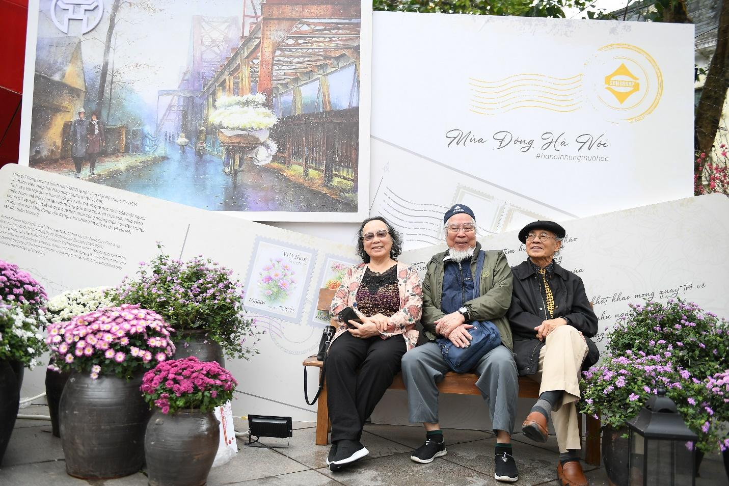 Hà Nội, Sa Pa, Hạ Long, Hà Nam nhộn nhịp khách du xuân ngay từ những ngày đầu năm mới - Ảnh 1. Hà Nội, Sa Pa, Hạ Long, Hà Nam nhộn nhịp khách du xuân ngay từ những ngày đầu năm mới - Ảnh 1.