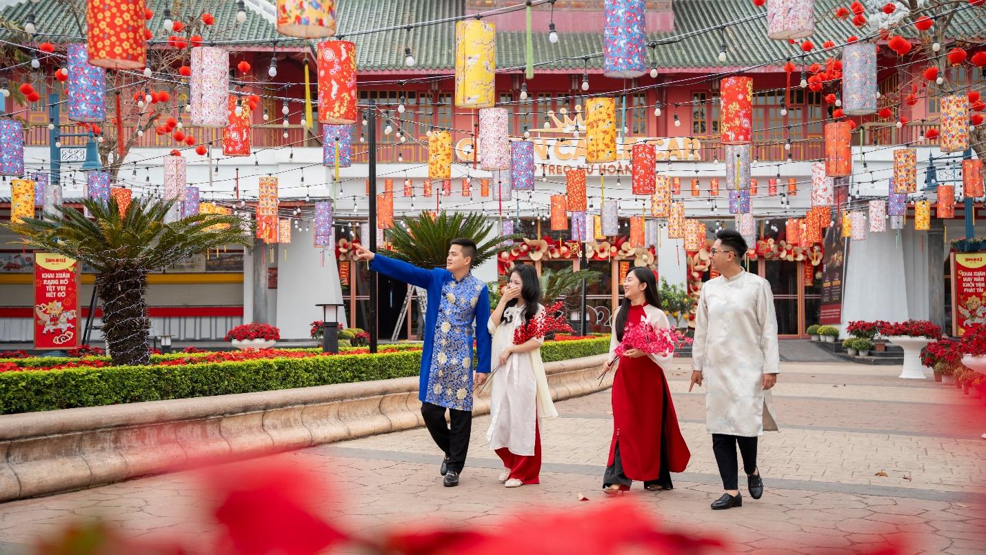 Hà Nội, Sa Pa, Hạ Long, Hà Nam nhộn nhịp khách du xuân ngay từ những ngày đầu năm mới - Ảnh 6. Hà Nội, Sa Pa, Hạ Long, Hà Nam nhộn nhịp khách du xuân ngay từ những ngày đầu năm mới - Ảnh 6.