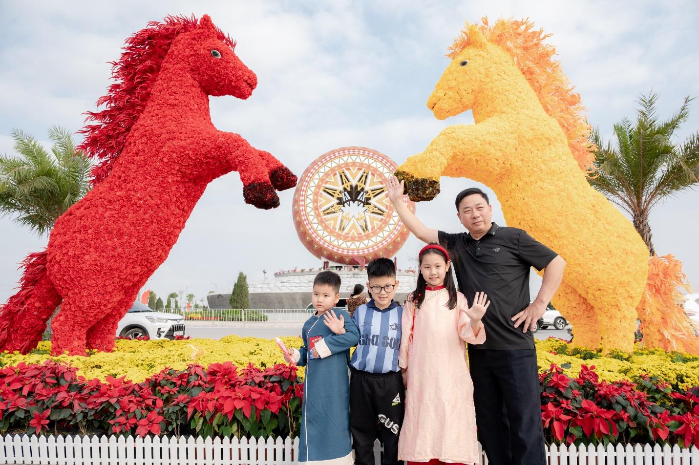 Hà Nội, Sa Pa, Hạ Long, Hà Nam nhộn nhịp khách du xuân ngay từ những ngày đầu năm mới - Ảnh 9. Hà Nội, Sa Pa, Hạ Long, Hà Nam nhộn nhịp khách du xuân ngay từ những ngày đầu năm mới - Ảnh 9.