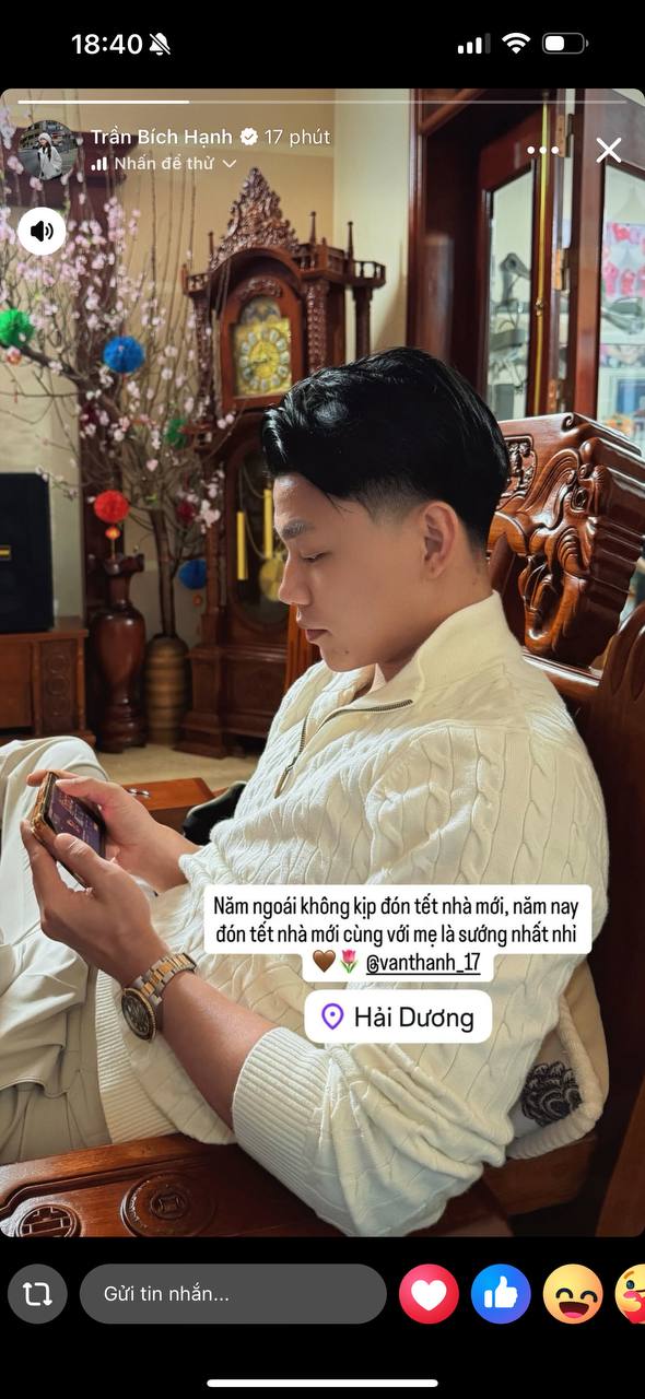 Văn Thanh đưa "chị đẹp" sexy nhất làng bóng đá về quê ra mắt dịp Tết- Ảnh 1.