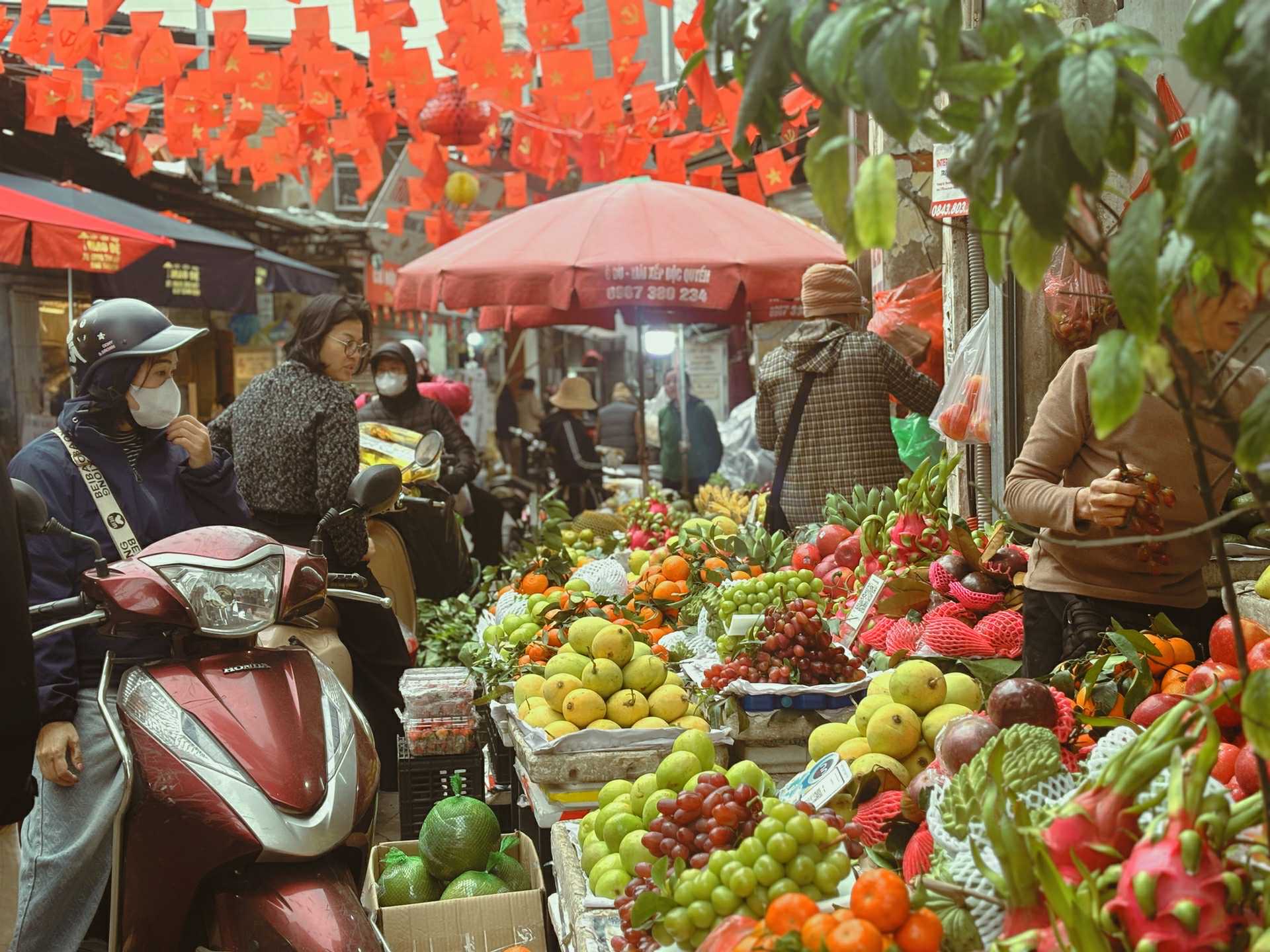Rằm tháng Chạp: Chợ Hàng Bè vắng dần, "chợ nhà giàu" này bất ngờ lên ngôi- Ảnh 7. Rằm tháng Chạp: Chợ Hàng Bè vắng dần, "chợ nhà giàu" này bất ngờ lên ngôi- Ảnh 7.