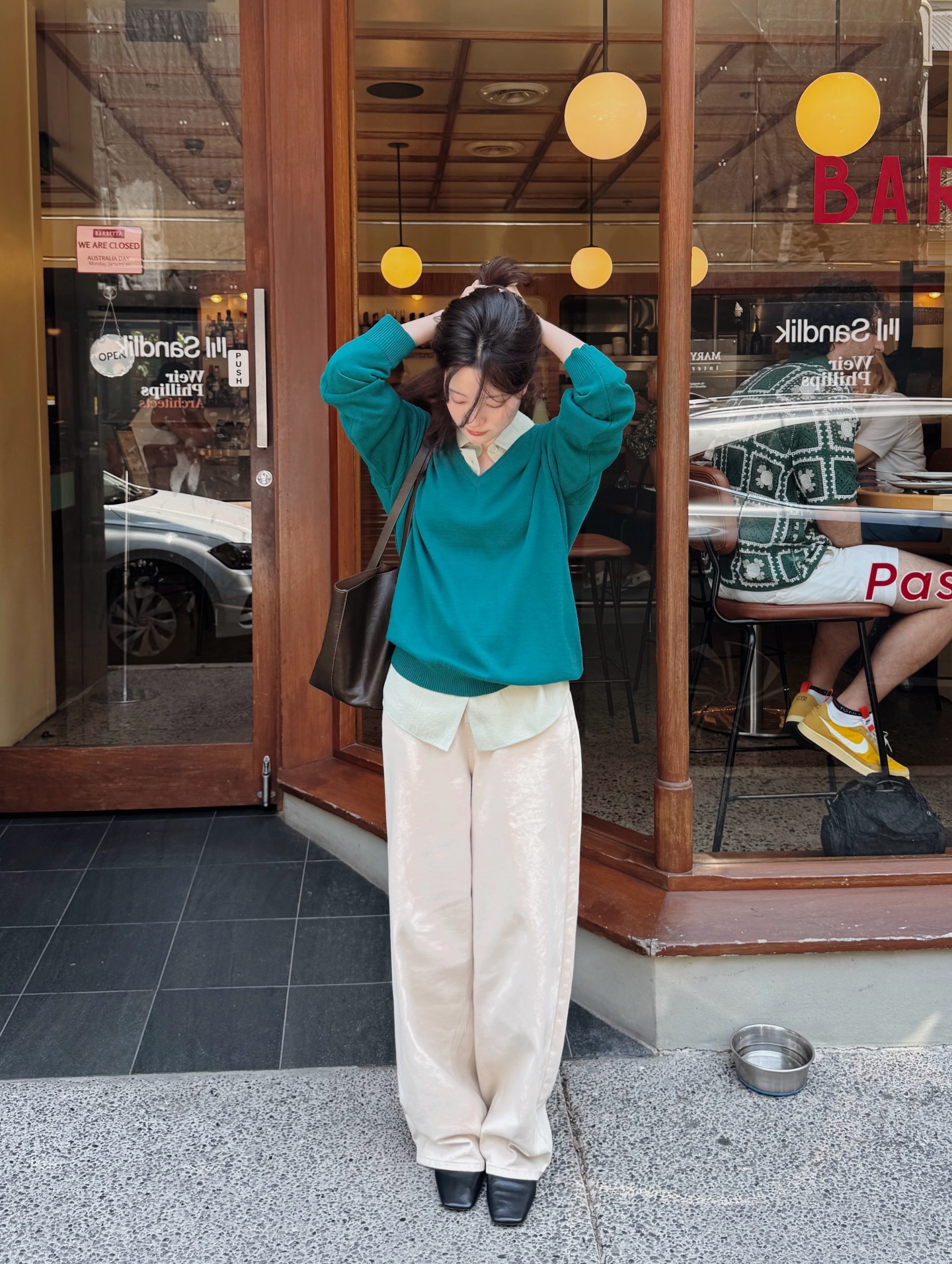 Sáng suốt nhất là sắm 4 kiểu áo dài tay này cho Tết, mặc lên trẻ ra vài tuổi- Ảnh 6.