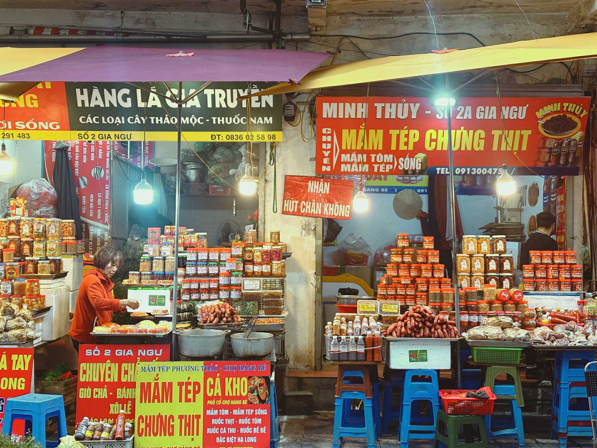 Rằm tháng Chạp: Chợ Hàng Bè vắng dần, "chợ nhà giàu" này bất ngờ lên ngôi- Ảnh 1. Rằm tháng Chạp: Chợ Hàng Bè vắng dần, "chợ nhà giàu" này bất ngờ lên ngôi- Ảnh 1.