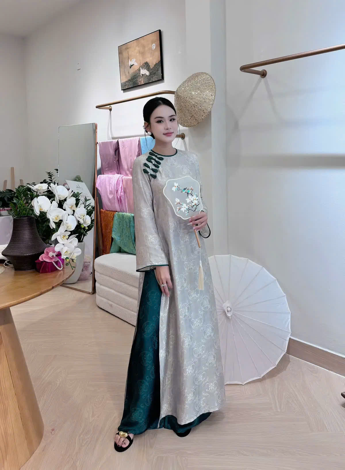 Áo dài Tết tôn da: Chọn đúng gam màu để ngay cả da ngăm đen cũng "ăn hình" tuyệt đối- Ảnh 11.