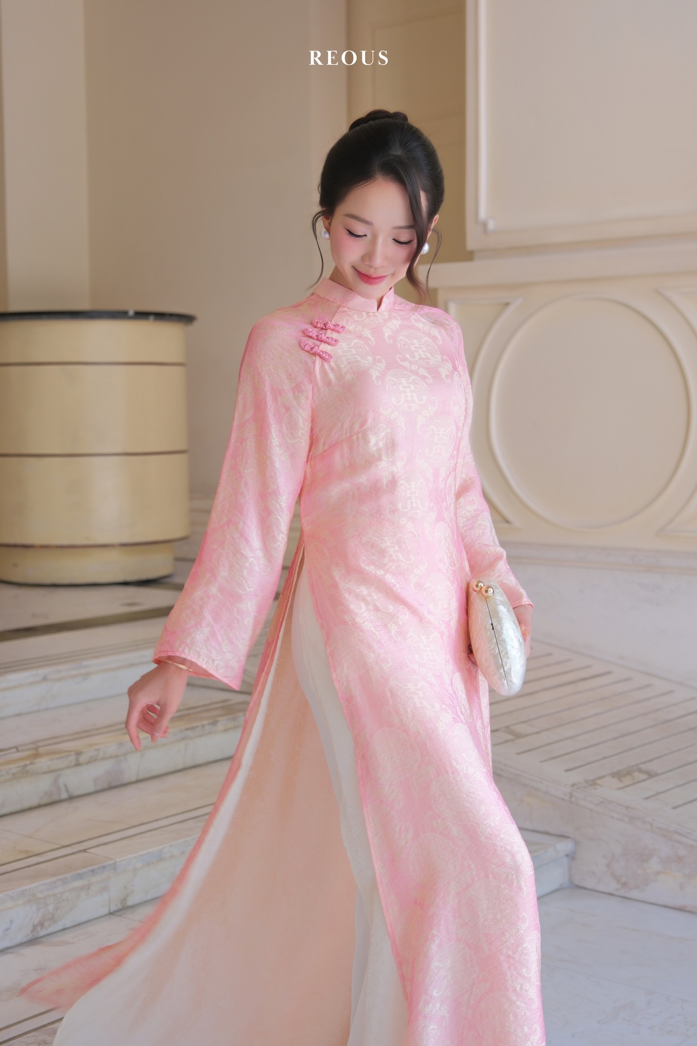 Áo dài Tết tôn da: Chọn đúng gam màu để ngay cả da ngăm đen cũng "ăn hình" tuyệt đối- Ảnh 1.