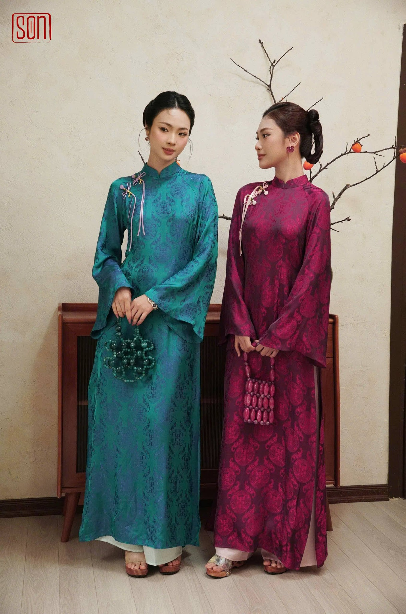 Áo dài Tết tôn da: Chọn đúng gam màu để ngay cả da ngăm đen cũng "ăn hình" tuyệt đối- Ảnh 2.