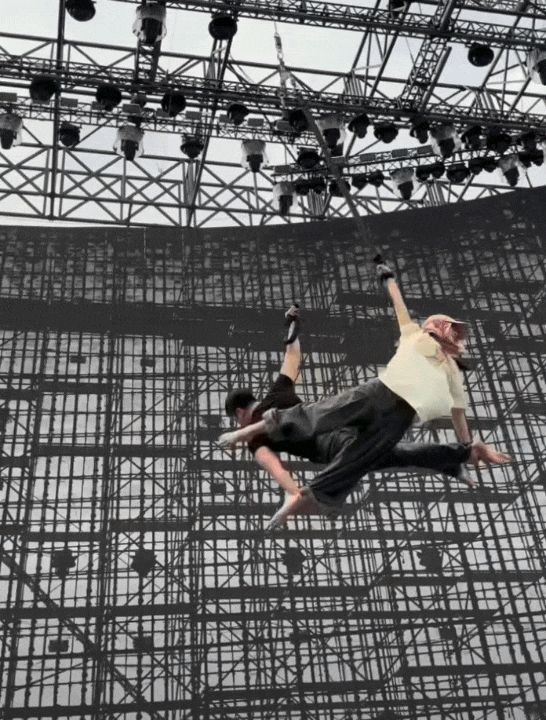 Người đàn ông được tìm kiếm nhiều nhất trong fan concert Hòa Minzy- Ảnh 5. Người đàn ông được tìm kiếm nhiều nhất trong fan concert Hòa Minzy- Ảnh 5.