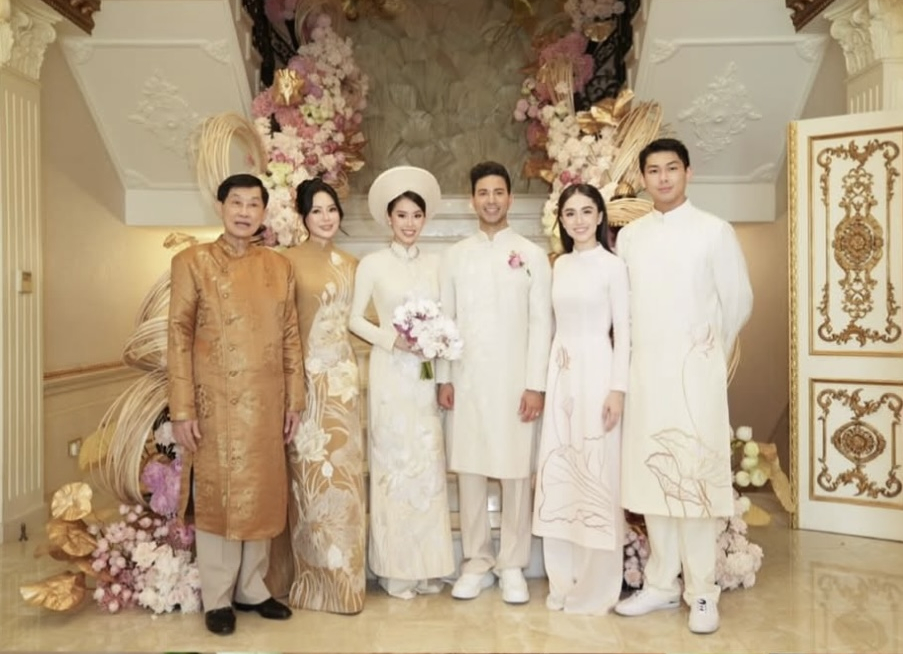 "Bạch nguyệt quang" của thiếu gia út nhà tỷ phú Jonathan Hạnh Nguyễn tự công khai điều giấu kín 3 năm- Ảnh 11. "Bạch nguyệt quang" của thiếu gia út nhà tỷ phú Jonathan Hạnh Nguyễn tự công khai điều giấu kín 3 năm- Ảnh 11.