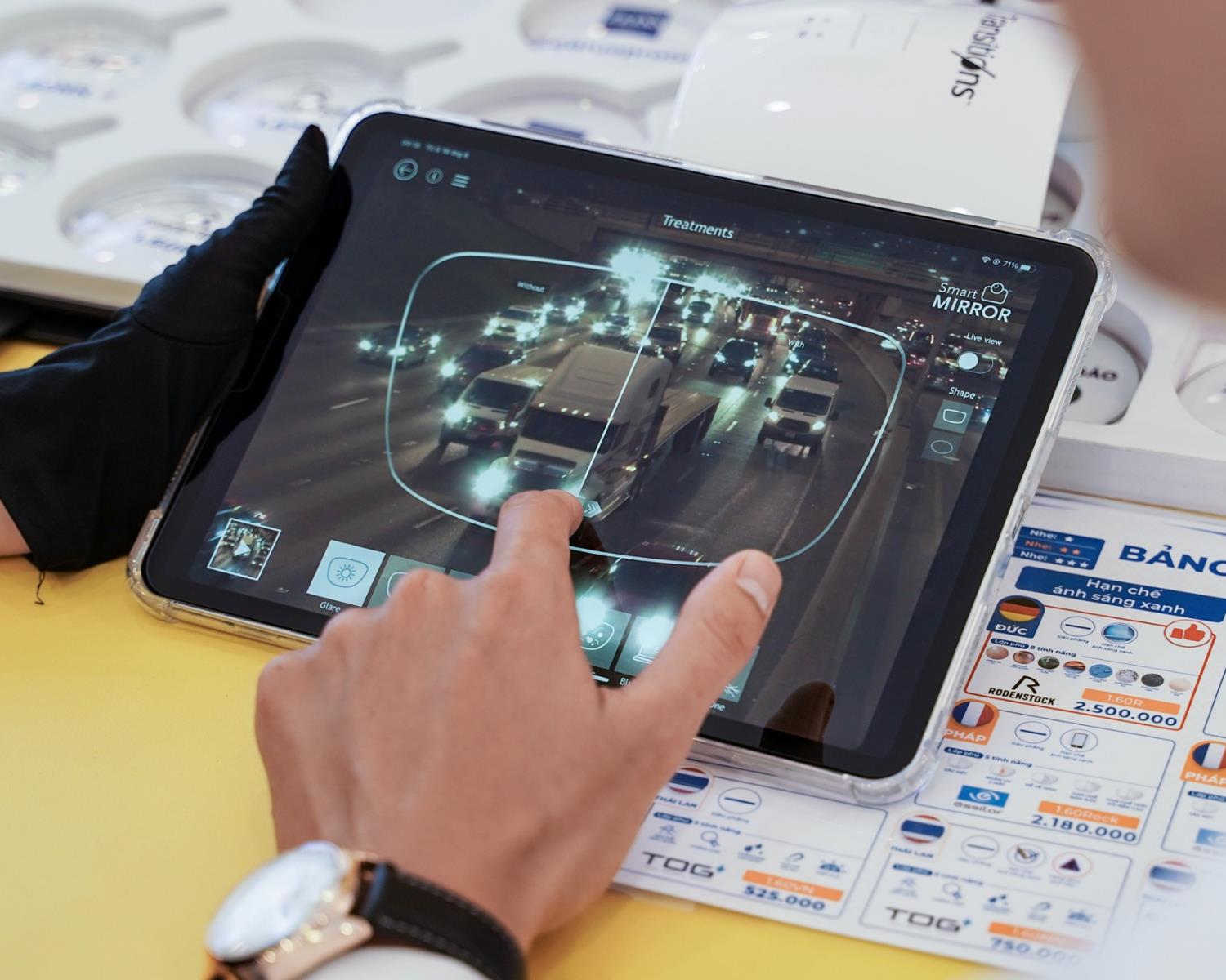 Tròng kính cận chính hãng: TOP 5+ loại tốt và bảng giá chi tiết- Ảnh 3. Tròng kính cận chính hãng: TOP 5+ loại tốt và bảng giá chi tiết- Ảnh 3.