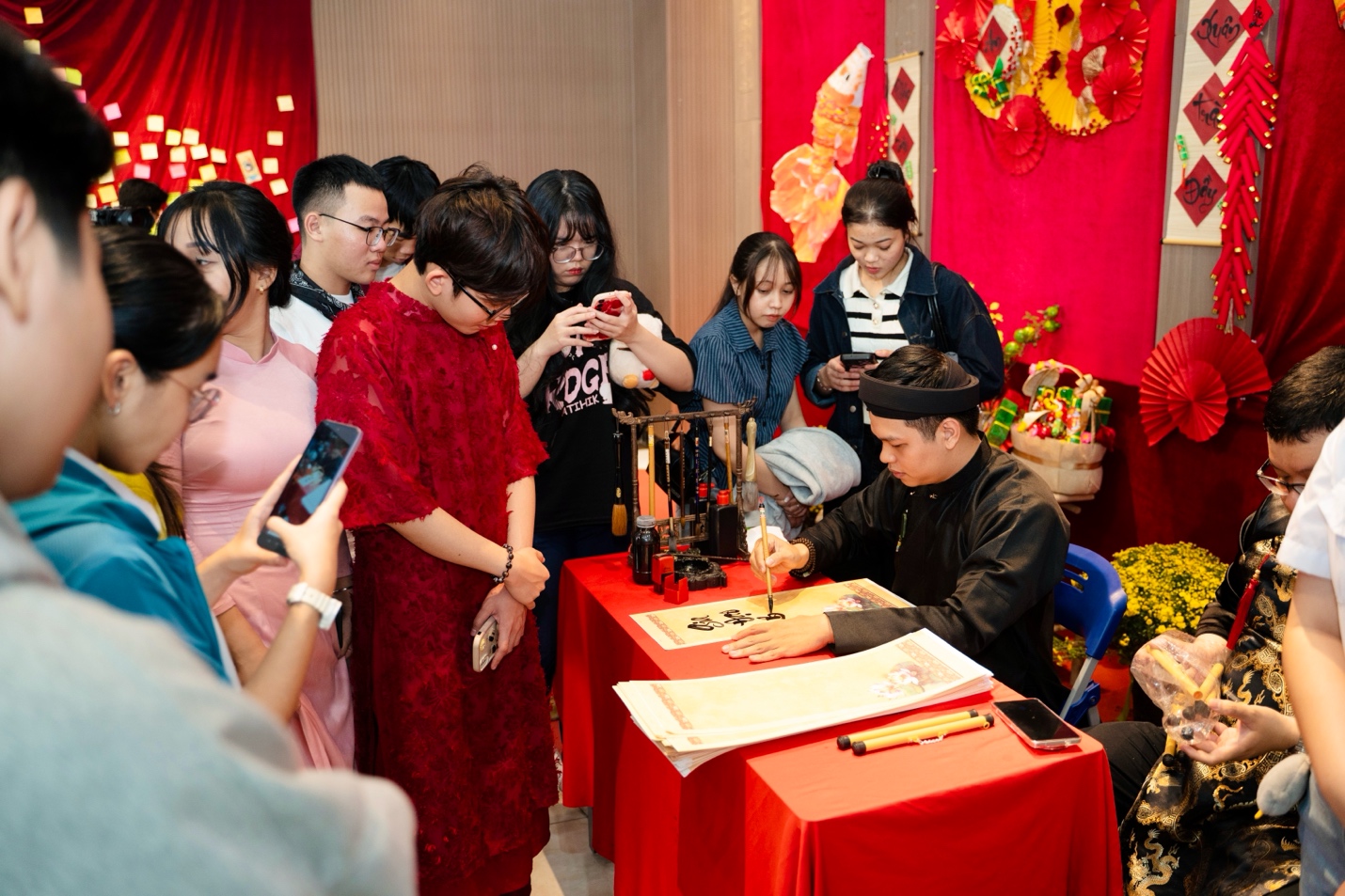 Gen Z và cách họ chạm vào Tết truyền thống theo cách rất riêng- Ảnh 4.