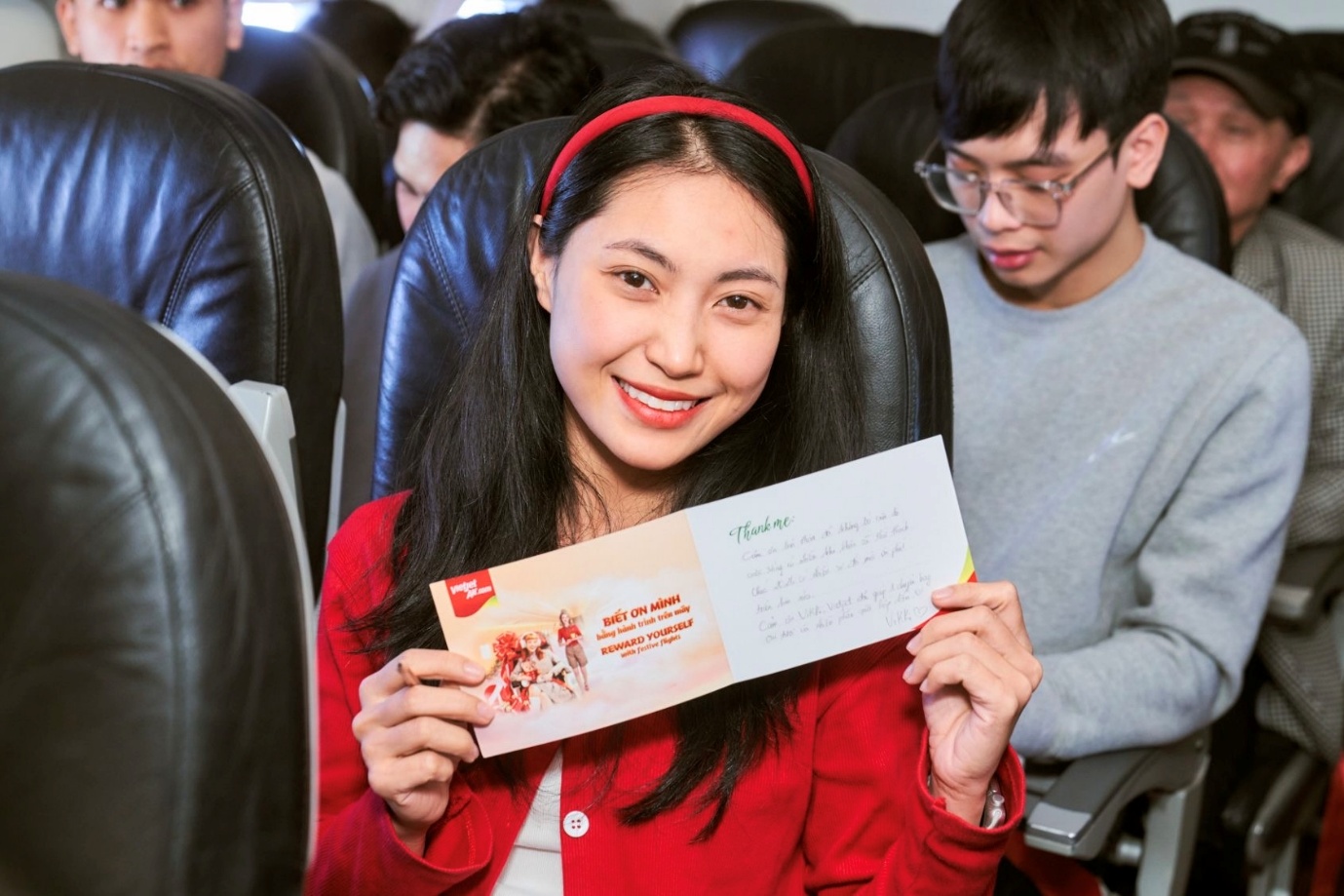 Trải nghiệm không khí lễ hội rộn ràng trên những chuyến bay Vietjet- Ảnh 7. Trải nghiệm không khí lễ hội rộn ràng trên những chuyến bay Vietjet- Ảnh 7.