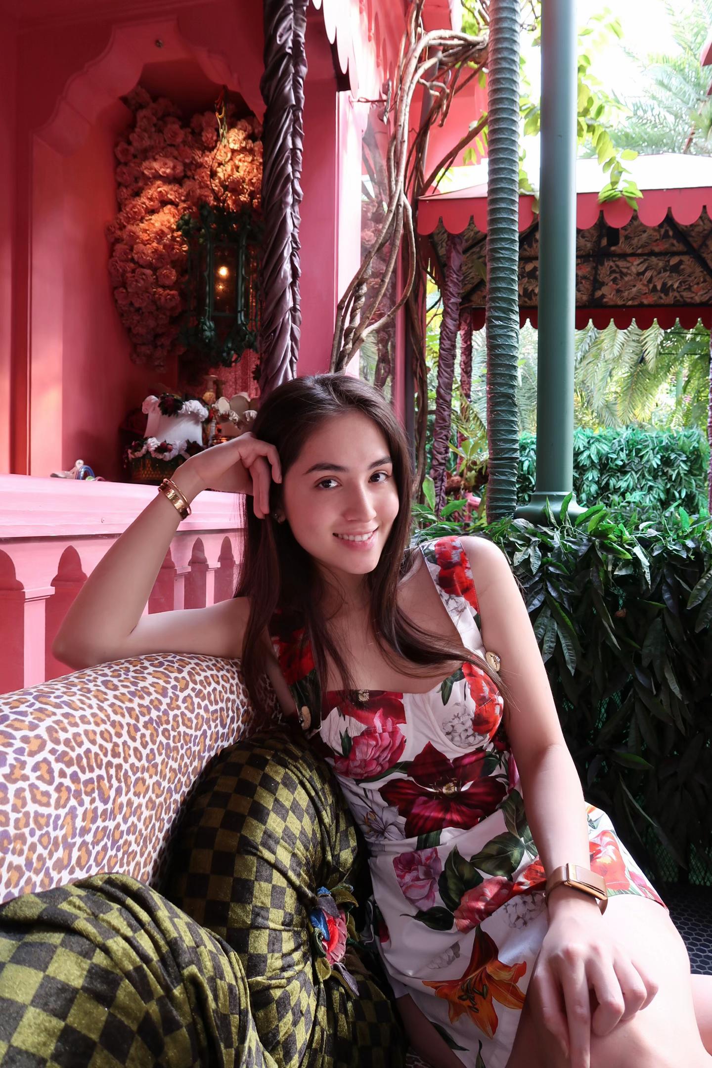 "Bạch nguyệt quang" của thiếu gia út nhà tỷ phú Jonathan Hạnh Nguyễn tự công khai điều giấu kín 3 năm- Ảnh 3. "Bạch nguyệt quang" của thiếu gia út nhà tỷ phú Jonathan Hạnh Nguyễn tự công khai điều giấu kín 3 năm- Ảnh 3.