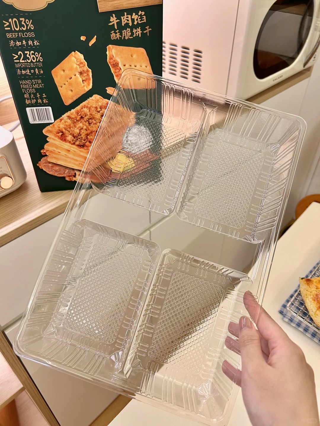 Mẹ không mua hộp lưu trữ, vẫn giữ nhà ngăn nắp hoàn hảo: 12 mẹo tận dụng đồ cũ khiến tôi thật sự nể phục- Ảnh 3.