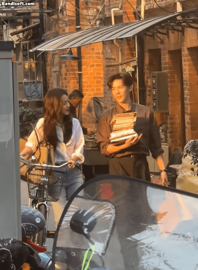 Đầu xuân ngắm cặp trai tài gái sắc dính nhau nửa bước không rời: Visual tầm cỡ vũ trụ, vui hơn cả nhận lì xì- Ảnh 1.