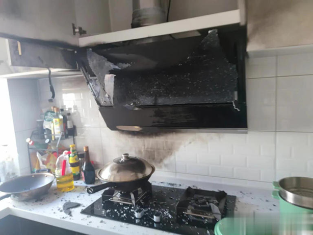 Nấu ăn đừng l&agrave;m 3 việc n&agrave;y b&ecirc;n cạnh, coi chừng &ldquo;nổ tung&rdquo; cả gian bếp- Ảnh 1.