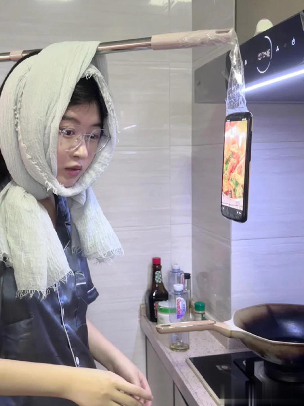 Nấu ăn đừng l&agrave;m 3 việc n&agrave;y b&ecirc;n cạnh, coi chừng &ldquo;nổ tung&rdquo; cả gian bếp- Ảnh 4.