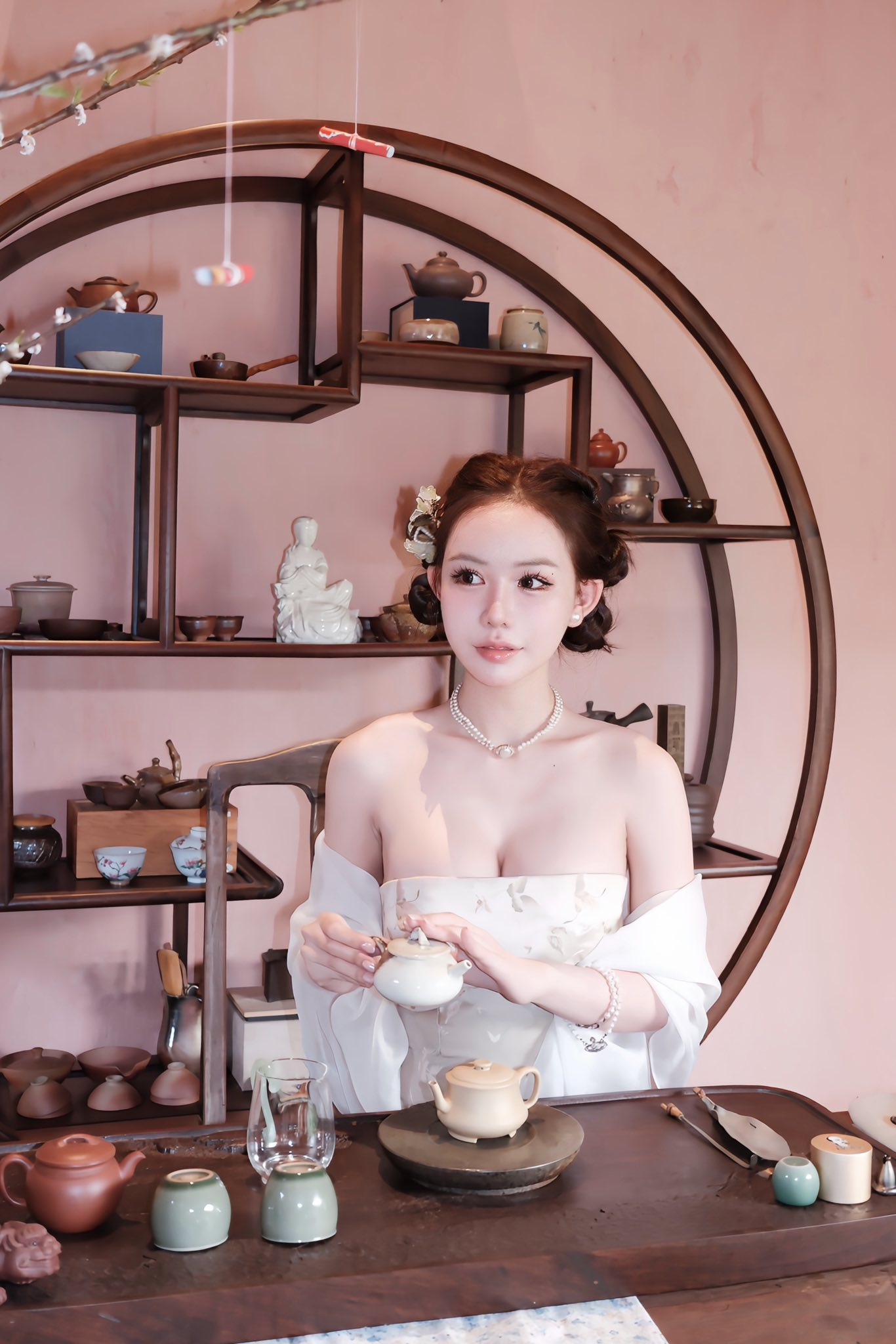 Chụp ảnh Tết phong cách "trà đạo", hot girl khiến người xem ngợp thở vì quá đỗi quyến rũ- Ảnh 2.