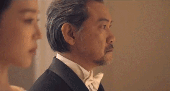 Nhẫn giả vẫn hóa thật nếu đeo trên tay vợ tỷ phú: Khi địa vị "tẩy trắng" mọi sự lừa dối - Ảnh 1.