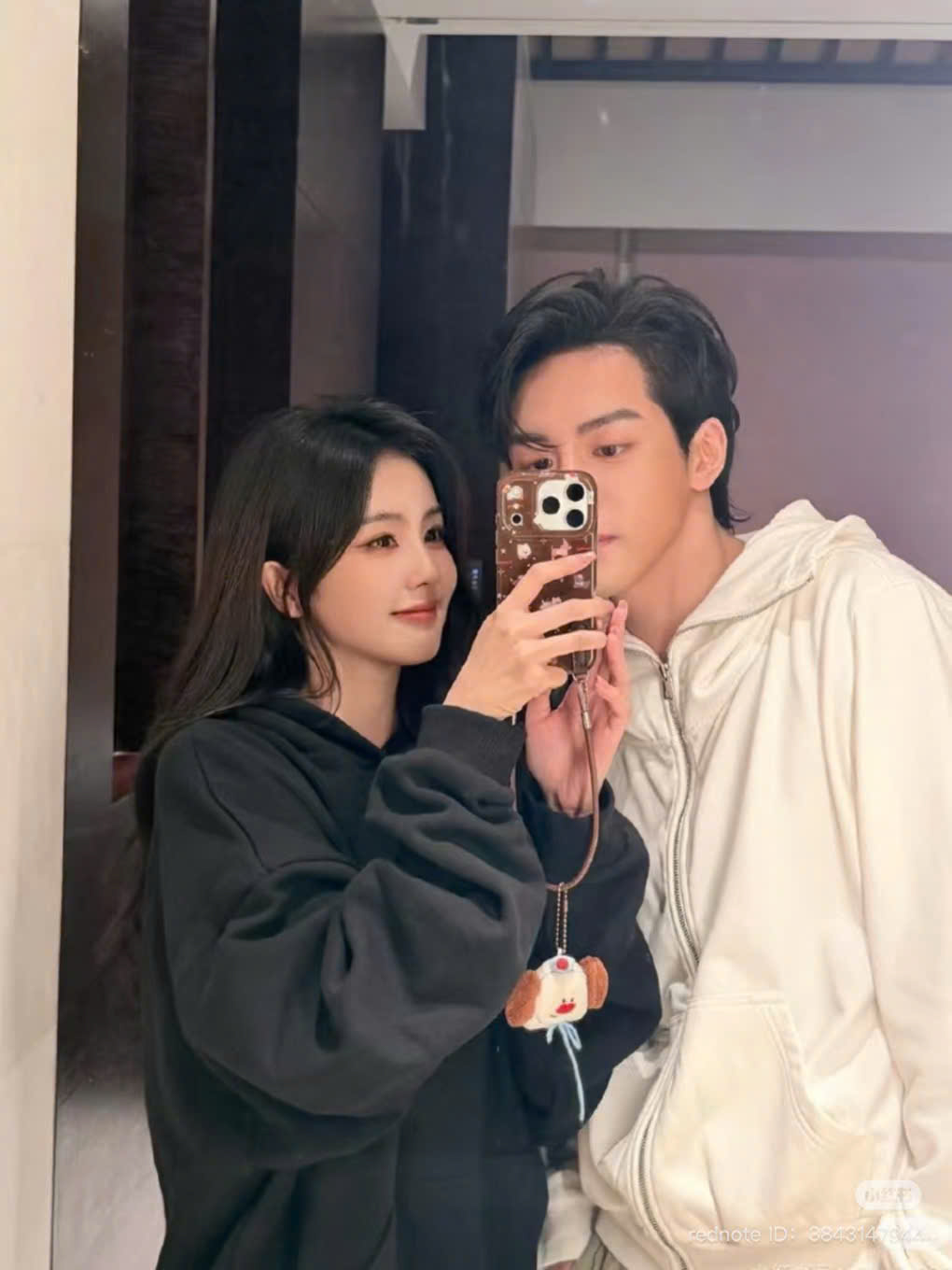 Bắt gặp cặp diễn viên hot nhất năm 2025 