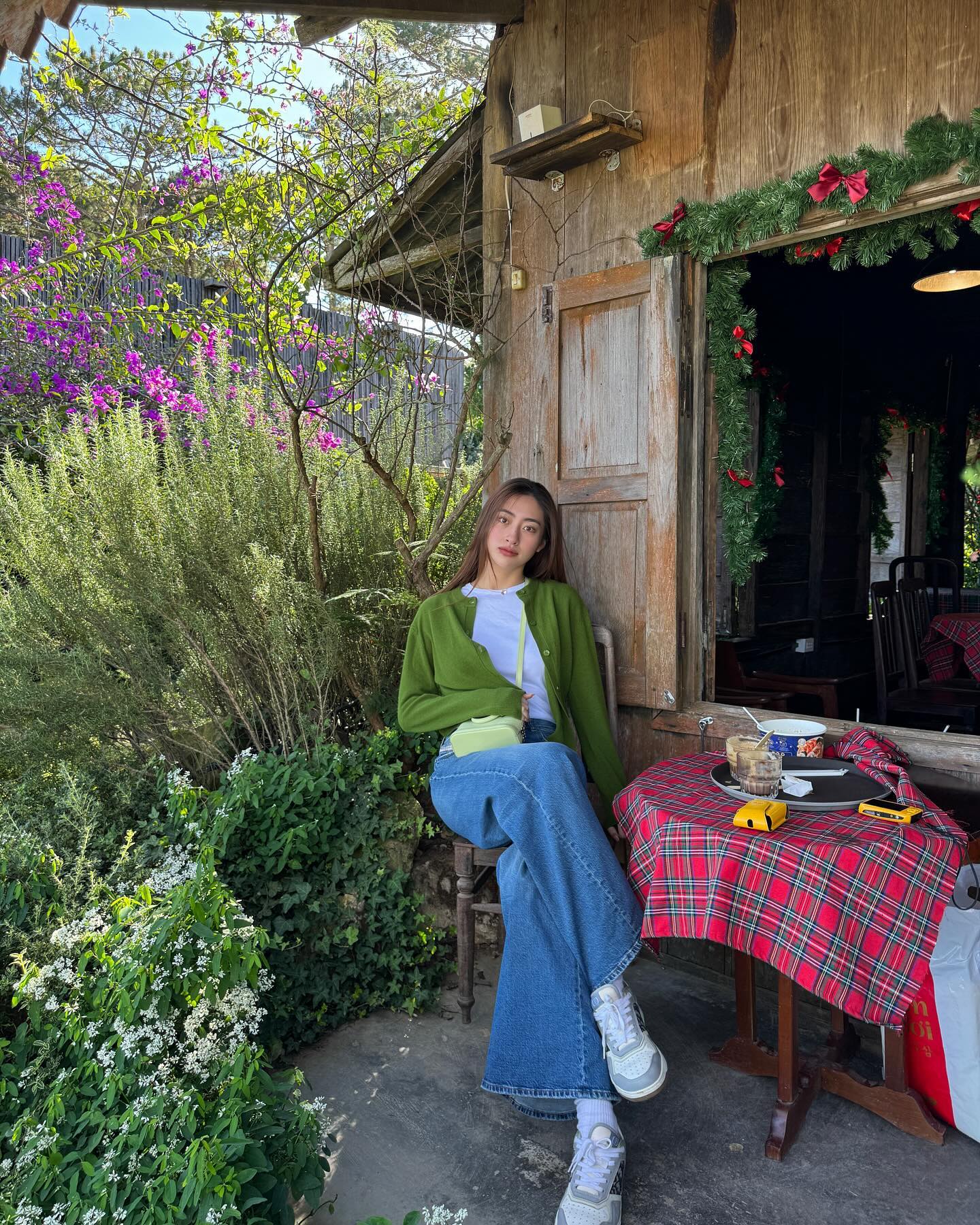 Mặc quần ống rộng sành điệu suốt bốn mùa chỉ với 5 công thức- Ảnh 1.