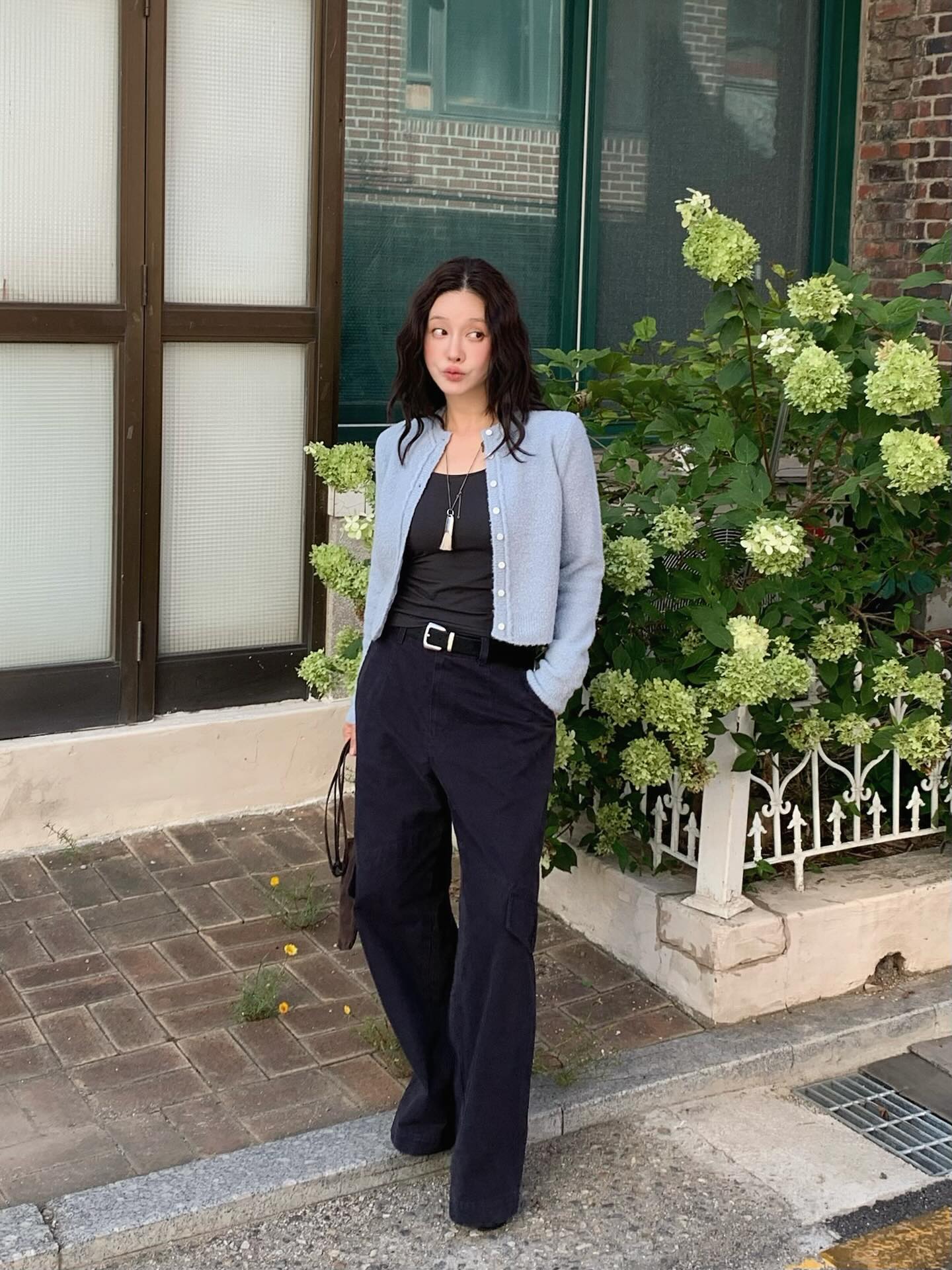 5 cách mix đồ cho người mê quần dài hơn váy, ra Tết áp dụng lại càng đẹp- Ảnh 3.