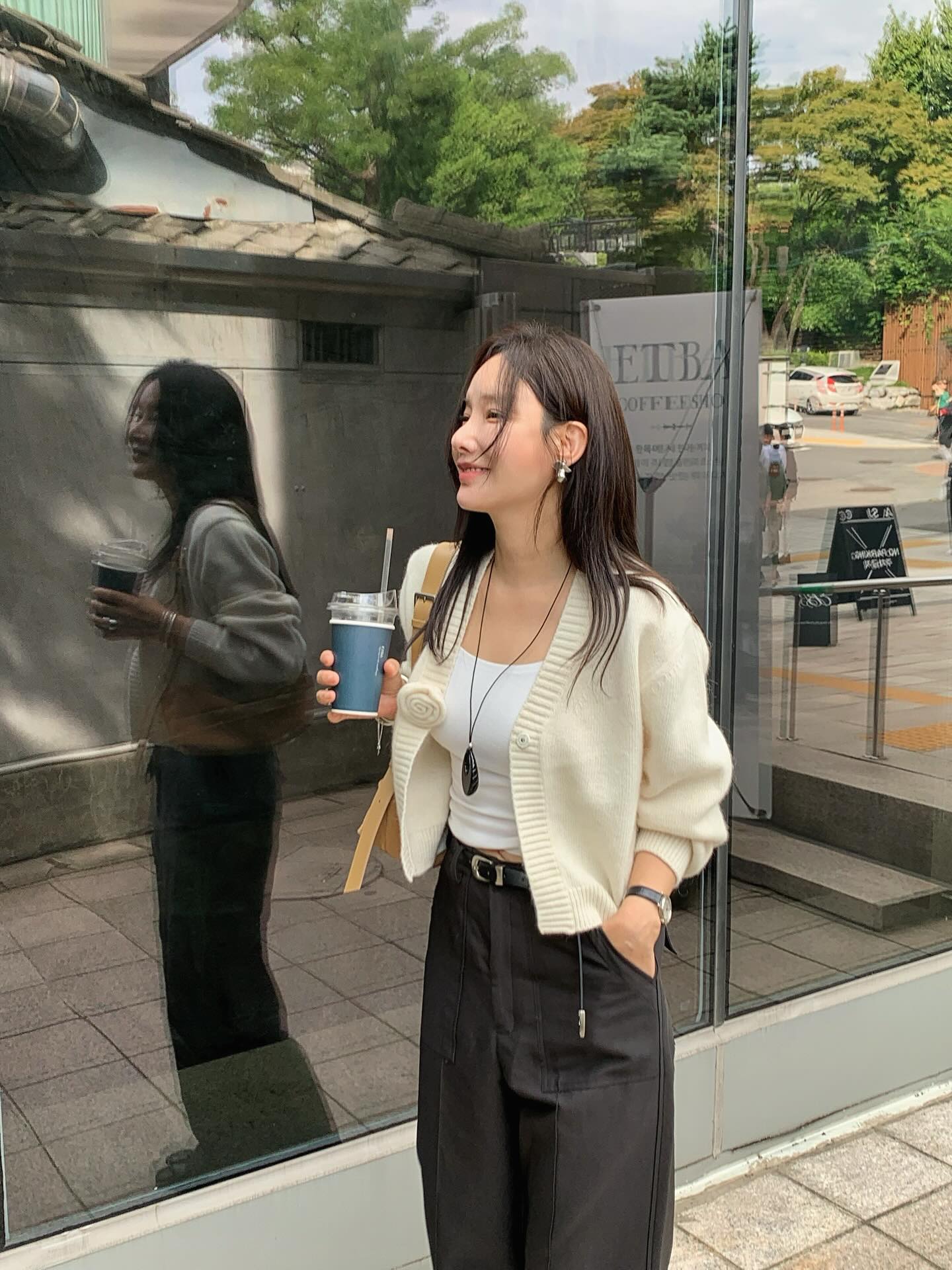 5 cách mix đồ cho người mê quần dài hơn váy, ra Tết áp dụng lại càng đẹp- Ảnh 4.