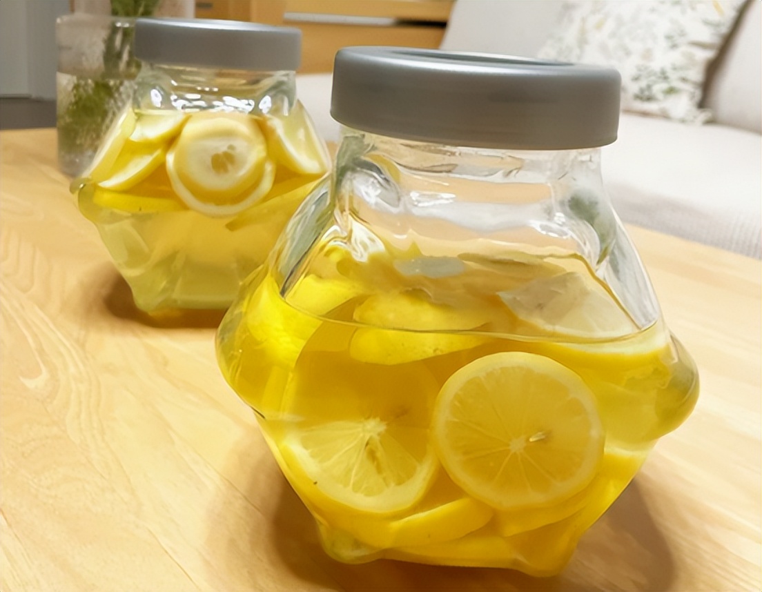 Tôi từng để chanh mốc trong tủ lạnh, cho đến khi phát hiện 15 công dụng này khiến cả căn nhà thơm sạch bất ngờ - Ảnh 6.