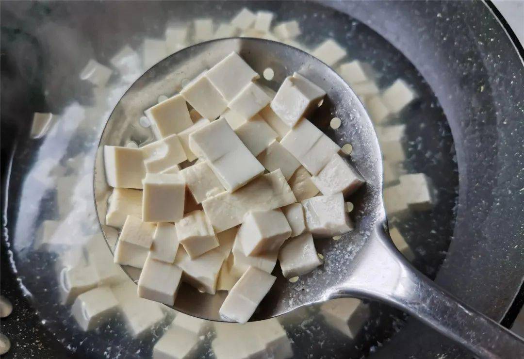 Tôi mua loại rau này mỗi mùa xuân về: Nấu 5 món ngon mà nhanh, hàm lượng canxi cao gấp 5 lần trứng- Ảnh 3. Tôi mua loại rau này mỗi mùa xuân về: Nấu 5 món ngon mà nhanh, hàm lượng canxi cao gấp 5 lần trứng- Ảnh 3.