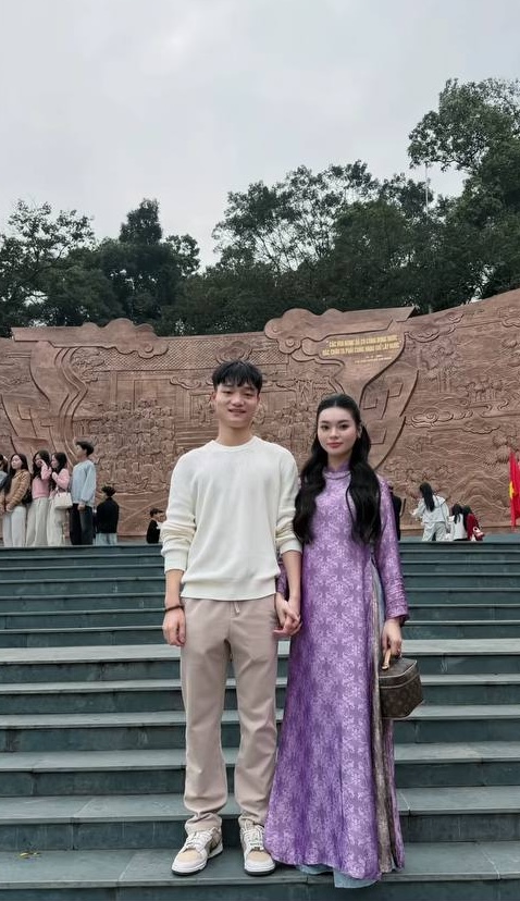 Xuân Bắc U23 Việt Nam bất ngờ tay trong tay với gái đẹp từng thi hoa hậu giữa lúc chuyện tình cảm gây xôn xao- Ảnh 1. Xuân Bắc U23 Việt Nam bất ngờ tay trong tay với gái đẹp từng thi hoa hậu giữa lúc chuyện tình cảm gây xôn xao- Ảnh 1.