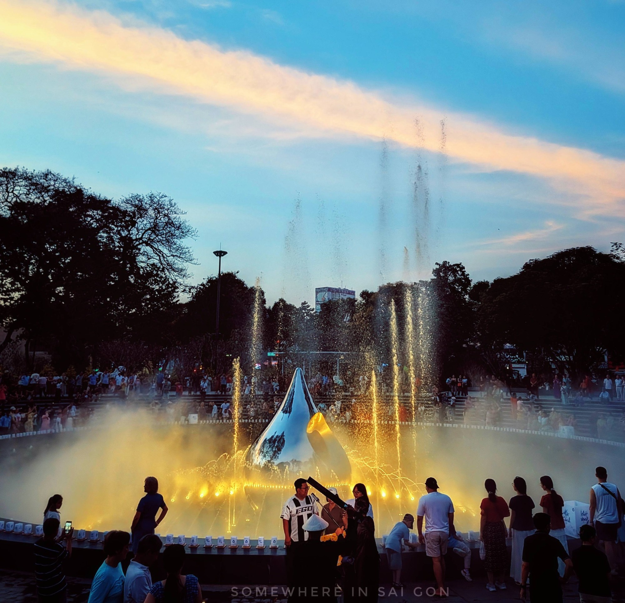 Thiên hạ rục rịch đi làm nhưng các nàng thơ vẫn miệt mài xúng xính áo dài tại công viên lột xác ngoạn mục nhất TP.HCM - Ảnh 3.