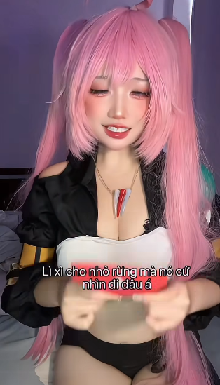 Biến hình để phát lì xì, nữ coser xinh đẹp khiến người xem không thể rời mắt - Ảnh 3. Biến hình để phát lì xì, nữ coser xinh đẹp khiến người xem không thể rời mắt - Ảnh 3.