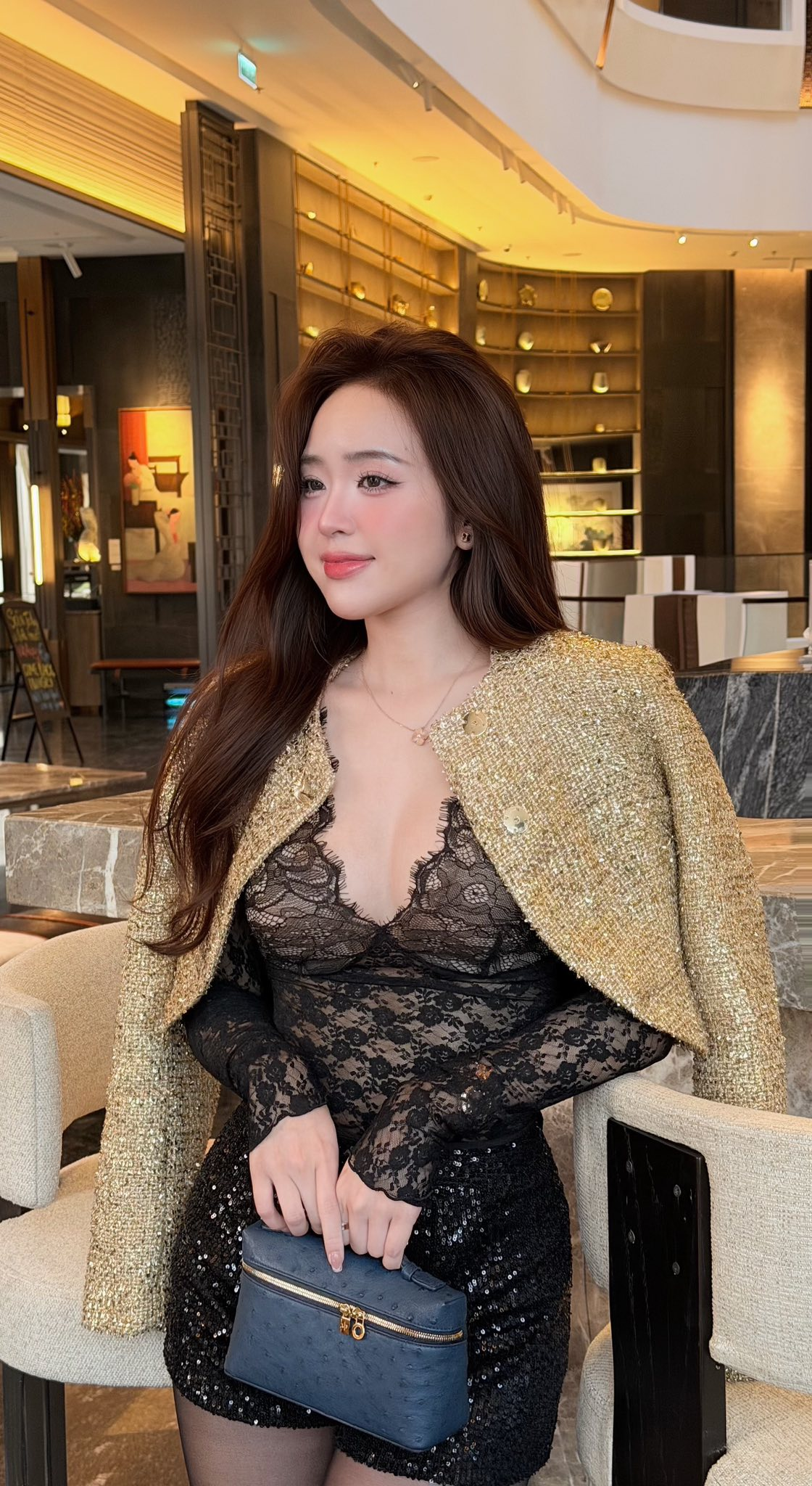 Hết Tết, hot girl Lê Phương Anh lên đồ "xả ảnh" khiến CĐM đứng ngồi không yên - Ảnh 2. Hết Tết, hot girl Lê Phương Anh lên đồ "xả ảnh" khiến CĐM đứng ngồi không yên - Ảnh 2.