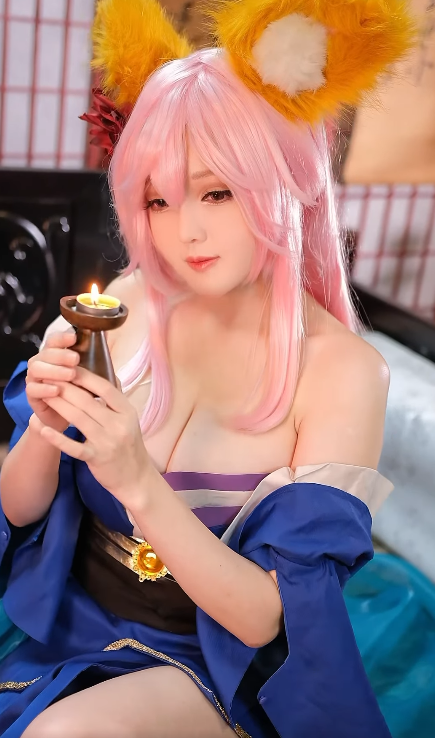 27 giây nhập vai Cáo chín đuôi với đường cong "vô thực", gái xinh "buff" tinh thần anh em game thủ lên kịch trần! - Ảnh 4.