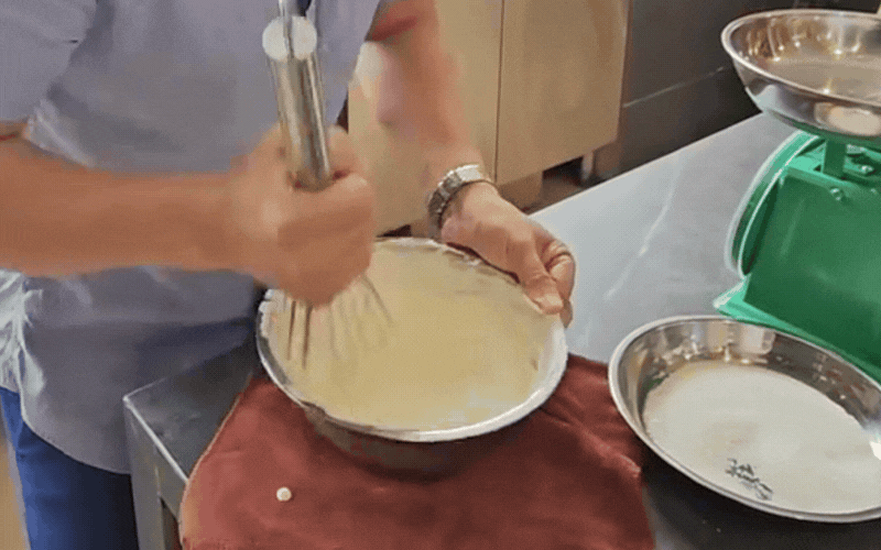 "Đại chiến" Tiramisu trên Threads: Tiệm bánh khoe "đánh kem bằng tay" chuẩn truyền thống, hội yêu bếp tràn vào bóc sự thật bẽ bàng- Ảnh 1. "Đại chiến" Tiramisu trên Threads: Tiệm bánh khoe "đánh kem bằng tay" chuẩn truyền thống, hội yêu bếp tràn vào bóc sự thật bẽ bàng- Ảnh 1.