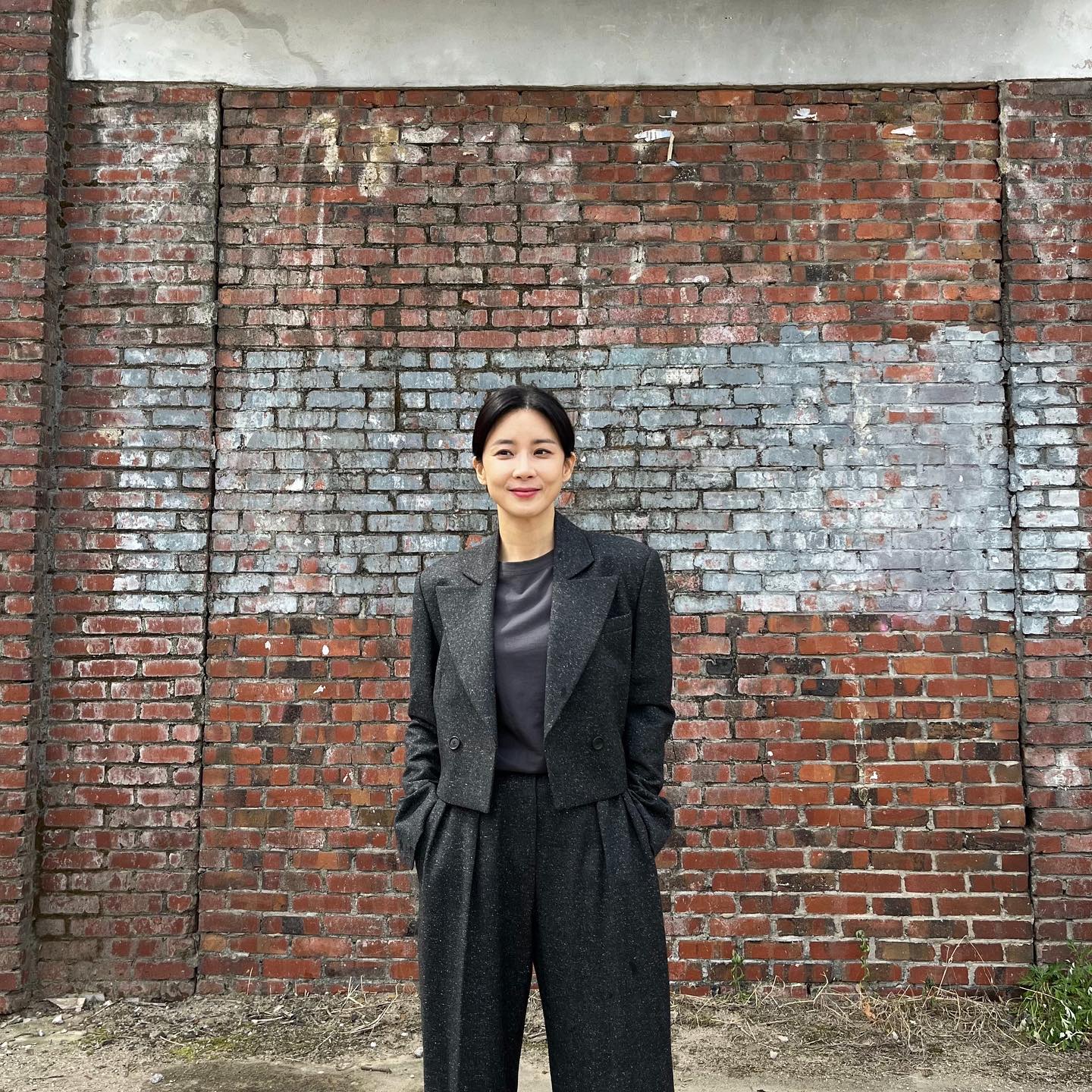 Đến khi 47 tuổi, tôi cũng muốn diện đồ đơn giản mà chuẩn thanh lịch như Lee Bo Young- Ảnh 7. Đến khi 47 tuổi, tôi cũng muốn diện đồ đơn giản mà chuẩn thanh lịch như Lee Bo Young- Ảnh 7.