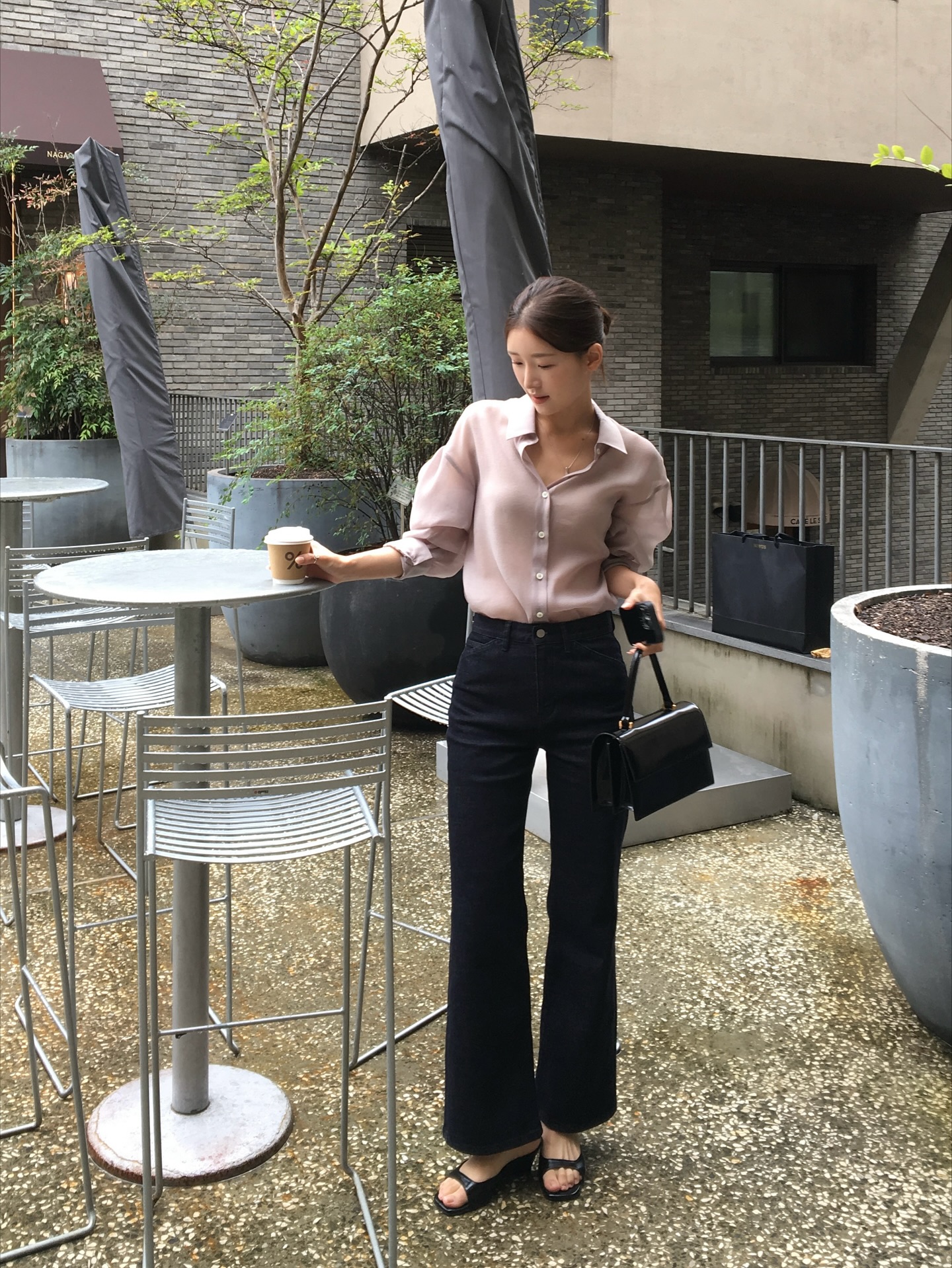 4 cách mặc đẹp và tiện lợi cho ngày mưa nồm- Ảnh 6. 4 cách mặc đẹp và tiện lợi cho ngày mưa nồm- Ảnh 6.