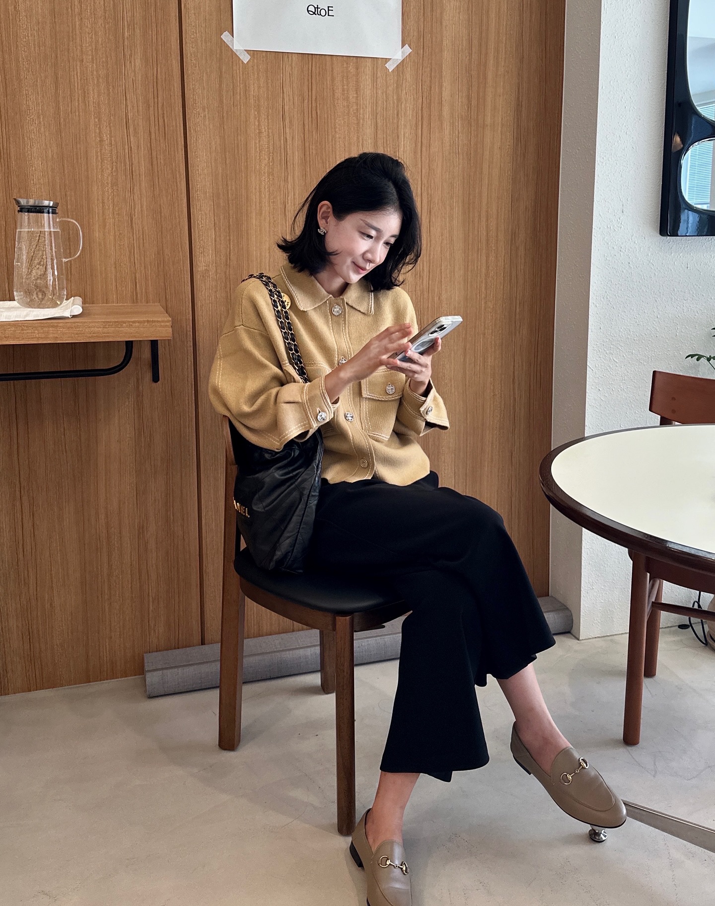 4 cách mặc đẹp và tiện lợi cho ngày mưa nồm- Ảnh 3. 4 cách mặc đẹp và tiện lợi cho ngày mưa nồm- Ảnh 3.