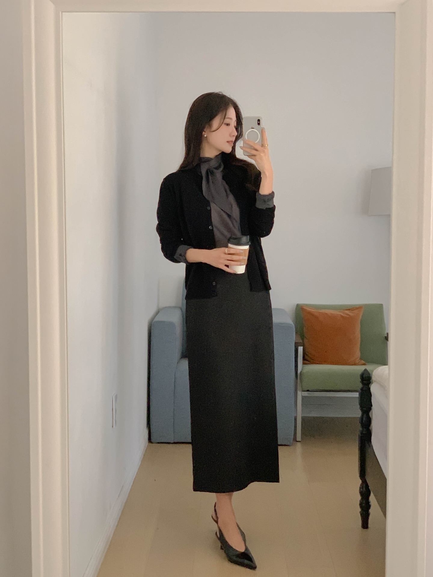 4 cách mặc đẹp và tiện lợi cho ngày mưa nồm- Ảnh 2. 4 cách mặc đẹp và tiện lợi cho ngày mưa nồm- Ảnh 2.