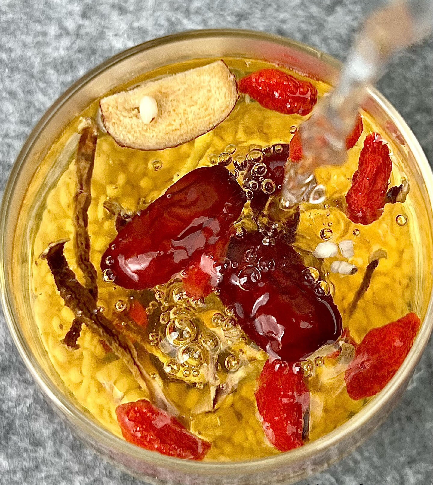 Sau Tết, đây là 3 công thức "nước giảm cân" giúp bạn có vòng bụng nhỏ lại và khuôn mặt thon gọn rõ rệt- Ảnh 3.