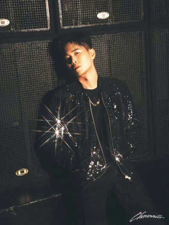 Cảnh sát đột kích khách sạn, bắt khẩn cấp nam ca sĩ tàng trữ chất cấm- Ảnh 4.