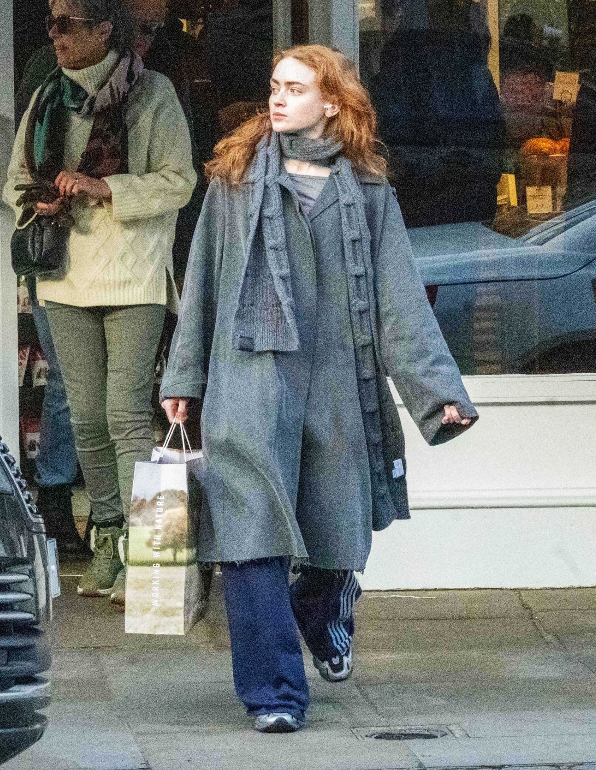 Mỹ nữ khiến MXH rung động suốt hơn 1 tuần qua: Ảnh chụp vội mà xinh đẹp tuyệt trần, style chuẩn quý cô thanh lịch- Ảnh 4.