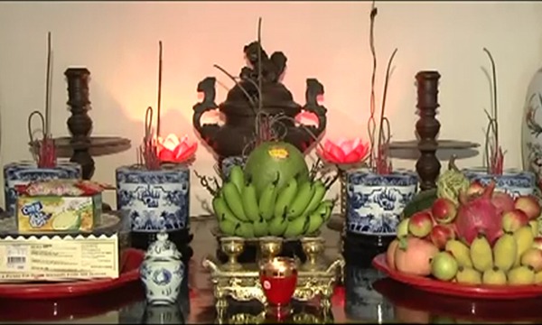 Tháng Giêng thắp hương: Đừng phạm 3 lỗi này kẻo "mất điểm" với bề trên - Ảnh 2.