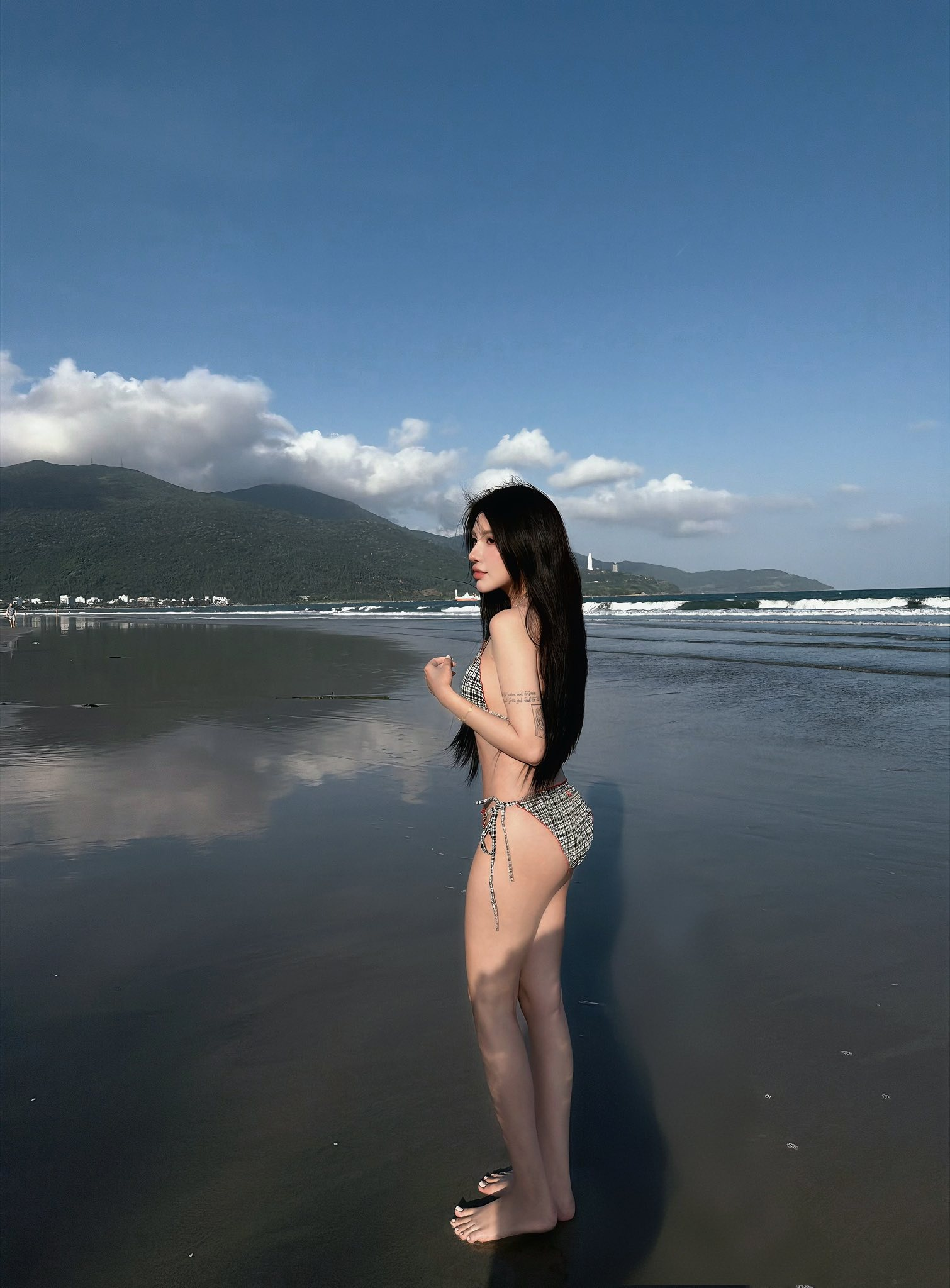 "Còn mùng là còn Tết", hot girl xinh đẹp tự tin "níu kéo" ngày Xuân bằng bộ ảnh thả dáng mãn nhãn - Ảnh 2.