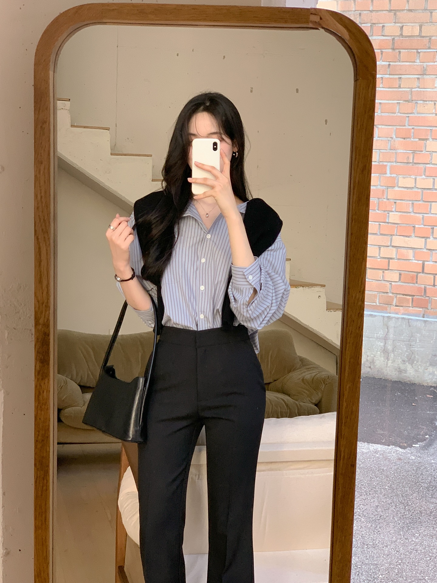 Bây giờ không phải lúc sắm áo khoác hay áo len, đây mới là 5 item nàng cần nhất để vào hè mặc đẹp luôn- Ảnh 9. Bây giờ không phải lúc sắm áo khoác hay áo len, đây mới là 5 item nàng cần nhất để vào hè mặc đẹp luôn- Ảnh 9.